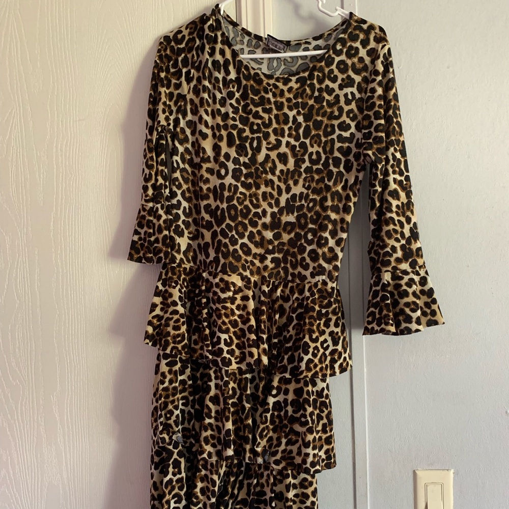 Leopard print ruffle midi dress